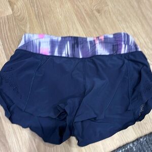 Lululemon low rise 2.5” size 2